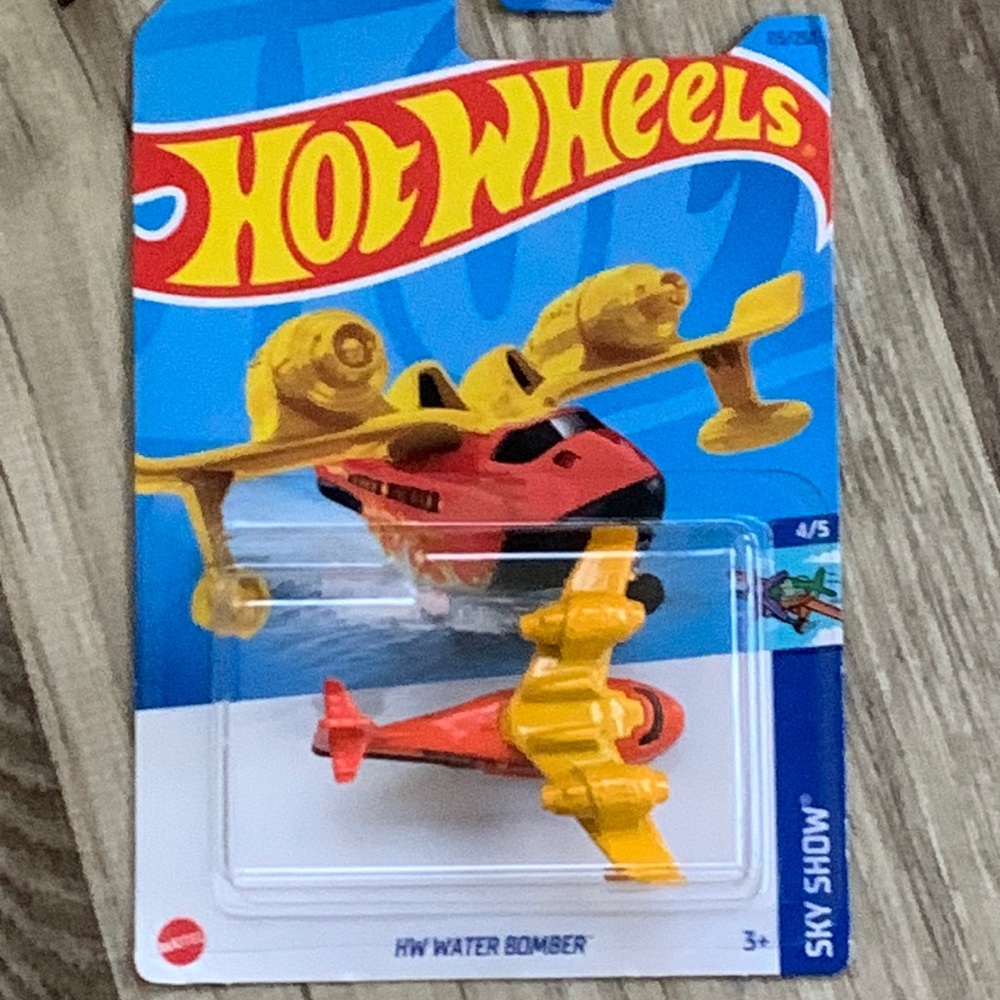 Hot Wheels HW Air Plane Water Bomber Sky Show Jet Airplane 4/5 HW Hotwheels New